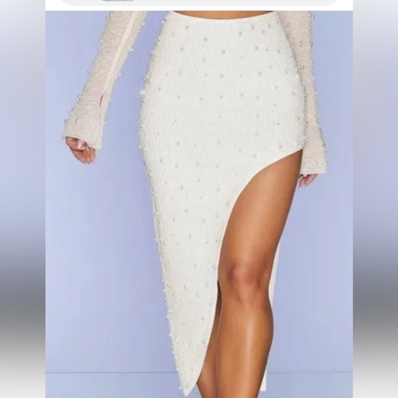 EMBELLISHED PURLES BEADED MAXI WHITE SKIRT OPEN SIDE - Picture 5 of 8